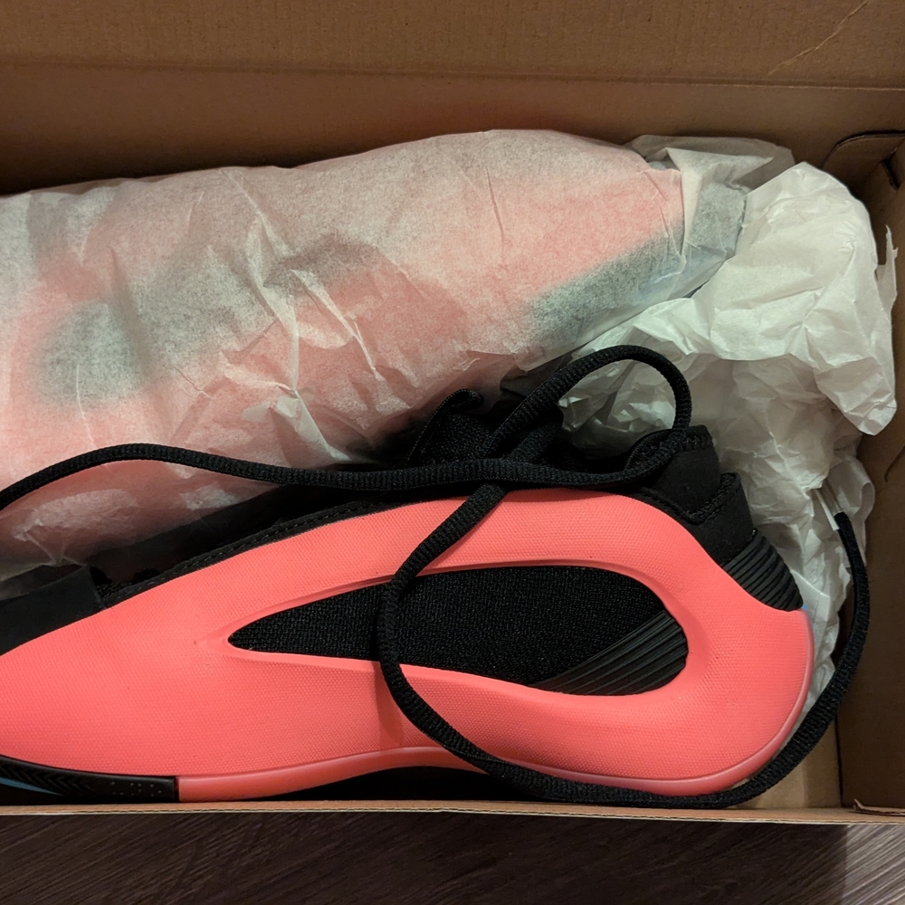 🫦NEW Adidas Black And Hot Pink James Hardens! Brand New.. Tags And Box.
